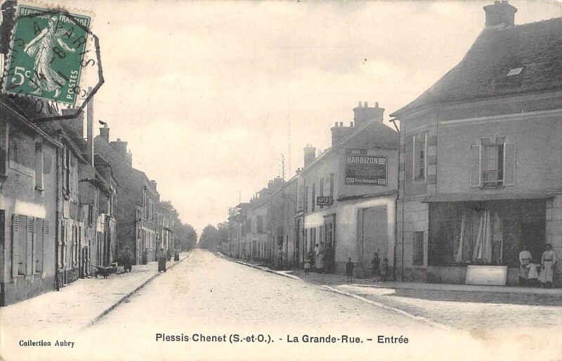 Carte postale ancienne Plessis Chenet - La Grande Rue - Entree