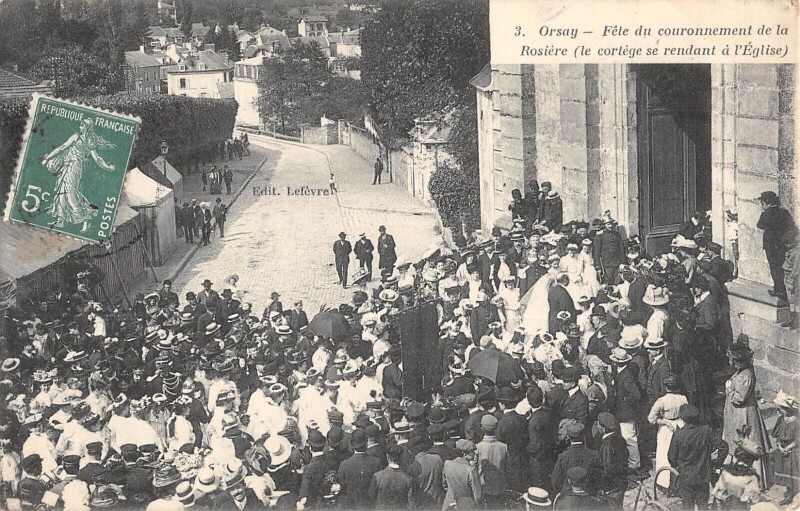 Carte postale ancienne Orsay - Fete Du Couronnement De La Rosiere - Cortege Se Rendant A L'Eglis à Orsay