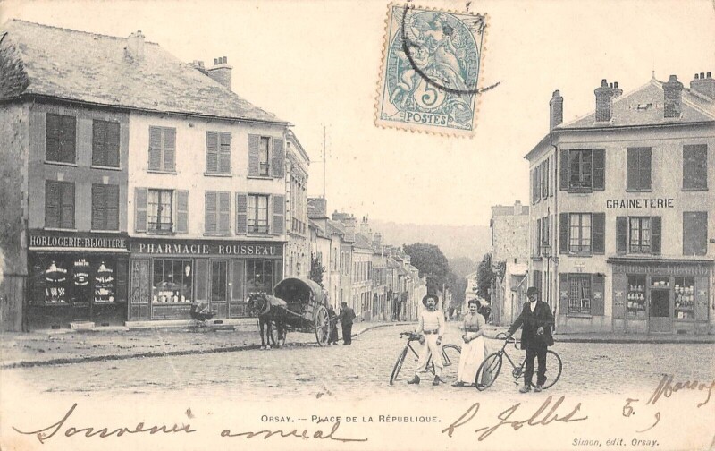 Carte postale ancienne Orsay - Place De La Republique - Pharmacie Rousseau à Orsay