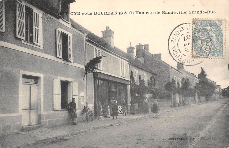 Carte postale ancienne Saint Cyr Sous Dourdan - Hameau De Bandeville - Grande Rue à Dourdan