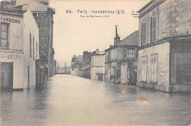 Carte postale ancienne Inondations 1910 - Rue de Bellievre à Paris 13e