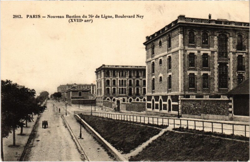 Carte postale ancienne Nouveau Bastion du 76e de Ligne - Boulevard Ney à Paris 18e