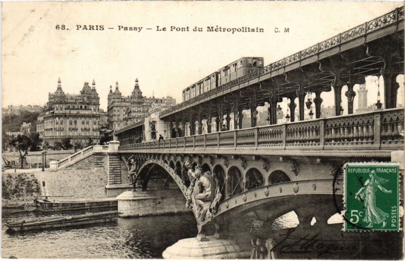 Carte postale ancienne Passy - Le Pont du Métropolitain à Paris 15e