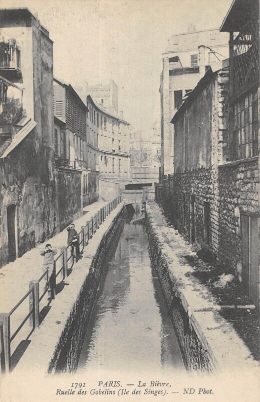 Carte postale ancienne Paris 13e La Bievre. Ruelle des Gobelins. Ile des Singes à Paris 13e