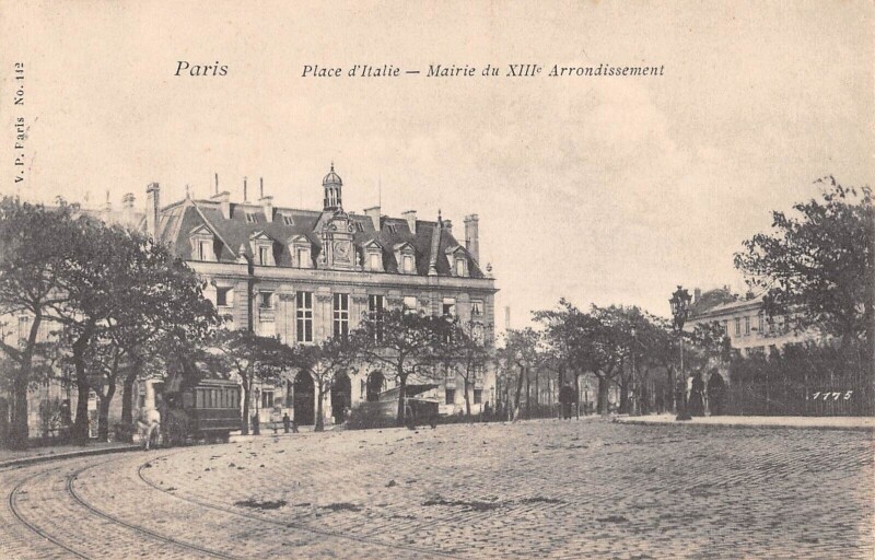 Carte postale ancienne Place d'Italie - Mairie du XIIIe Arrondissement à Paris 13e