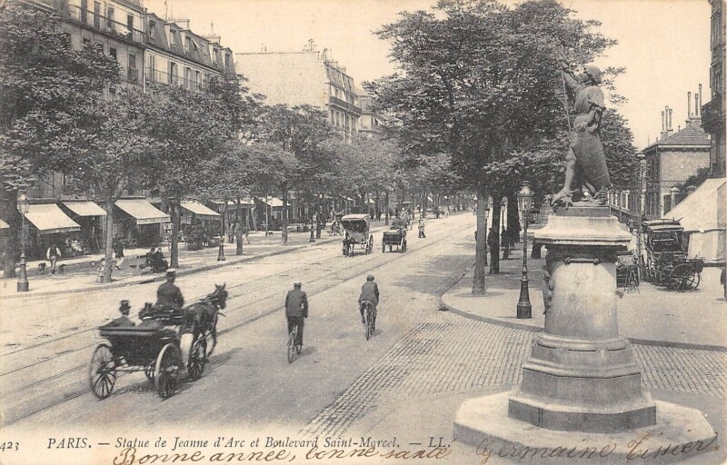 Carte postale ancienne Statue de Jeanne d'Arc et Boulevard Saint-Marcel à Paris 13e