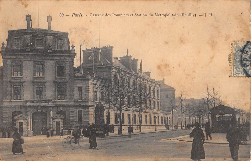 Carte postale ancienne Caserne des Pompiers et Station du Métropolitain (Reuilly) à Paris 12e