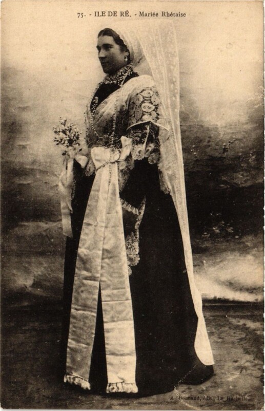 Carte postale ancienne Ile-de-Re - Mariée Rhétaise