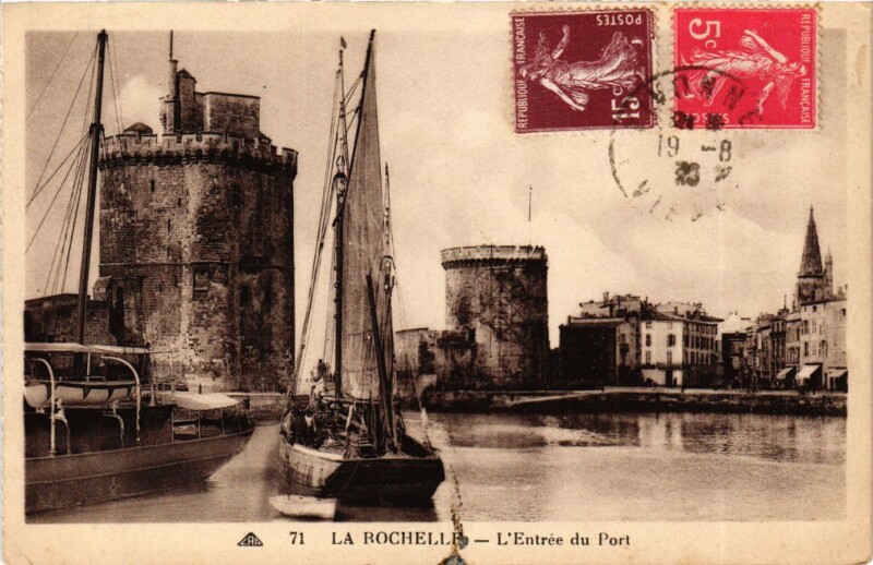 Carte postale ancienne La Rochelle - L'Entrée du Port à La Rochelle