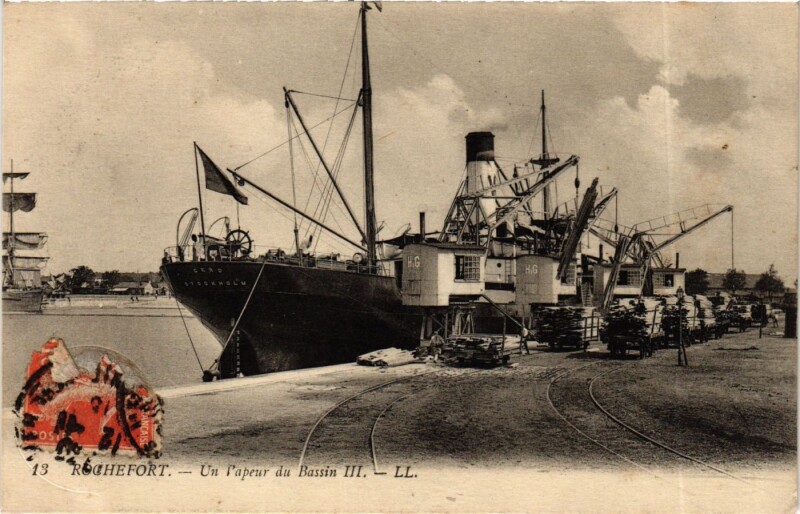 Carte postale ancienne Rochefort - Un Vapeur du Bassin à Rochefort
