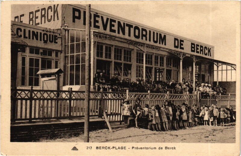 Carte postale ancienne Berck-Plage - Préventorium de Berck à Berck