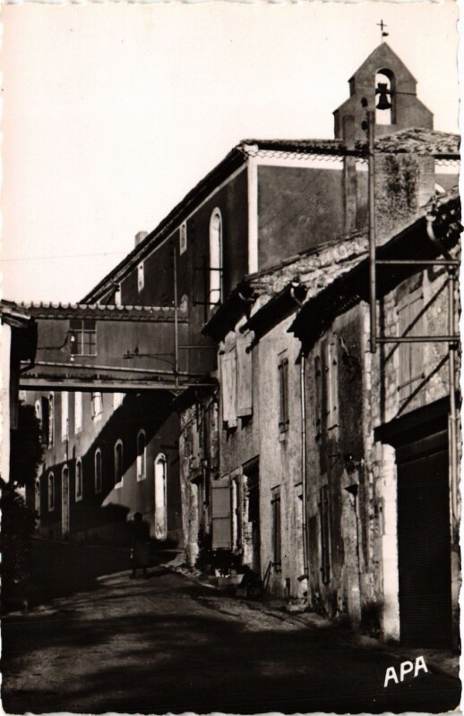 Carte postale ancienne Lauzerte L'Hospice et la Passarelle à Lauzerte