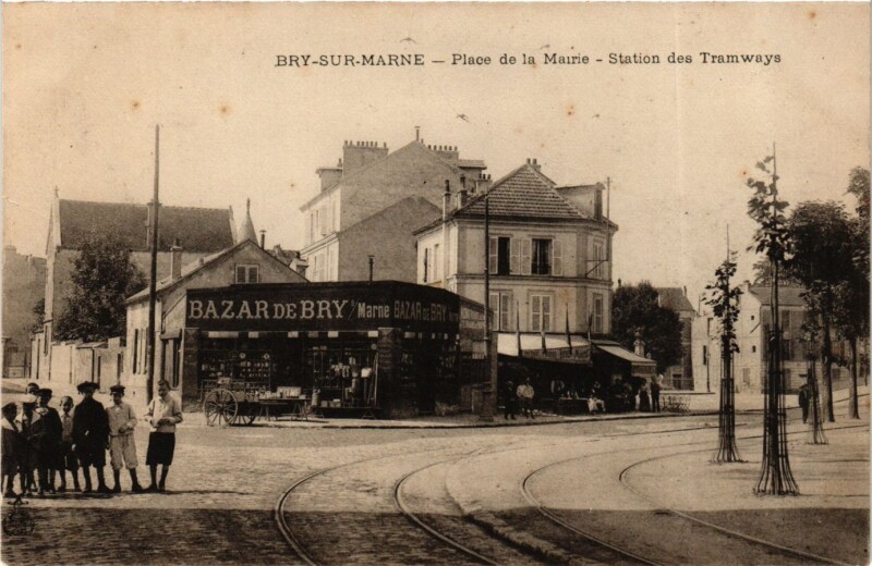 Carte postale ancienne Bry-sur-Marne Place de la Mairie Station des Tramways à Bry-sur-Marne