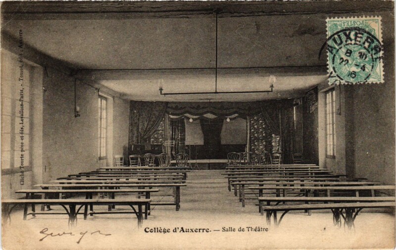 Carte postale ancienne Auxerre - College d'Auxerre - Salle de Theatre France à Auxerre