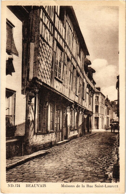 Carte postale ancienne Beauvais - Maisons de la Rue Saint-Laurent à Beauvais