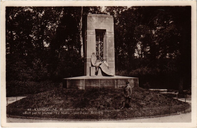 Carte postale ancienne Compiegne - Monument de la Victoire à Compiègne