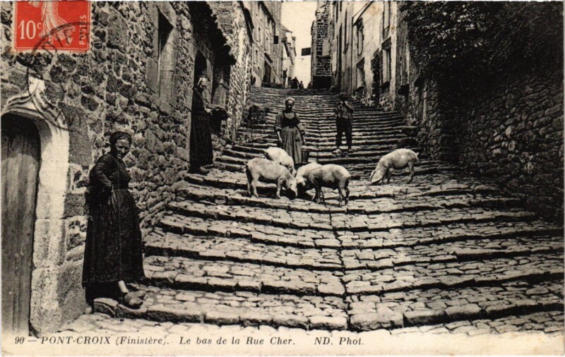 Carte postale ancienne Pont-Croix - Le Bas de la Rue Cher à Pont-Croix