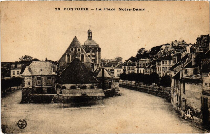 Carte postale ancienne Pontoise - La Place Notre-Dame à Pontoise