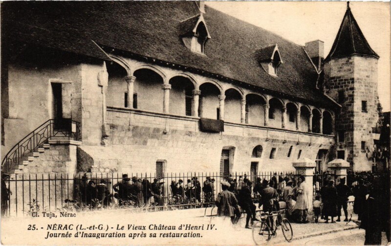 Carte postale ancienne Nerac Le Vieux Chateau d'Henri Iv