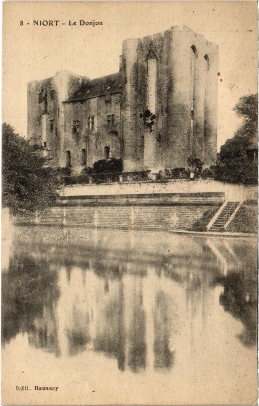 Carte postale ancienne Niort - Le Donjon à Niort