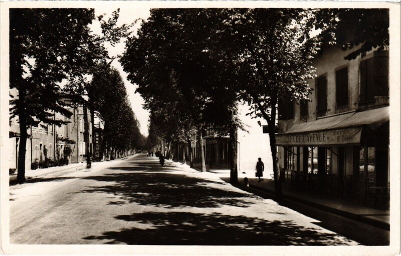 Carte postale ancienne Caussade Avenue de Caylus à Caussade