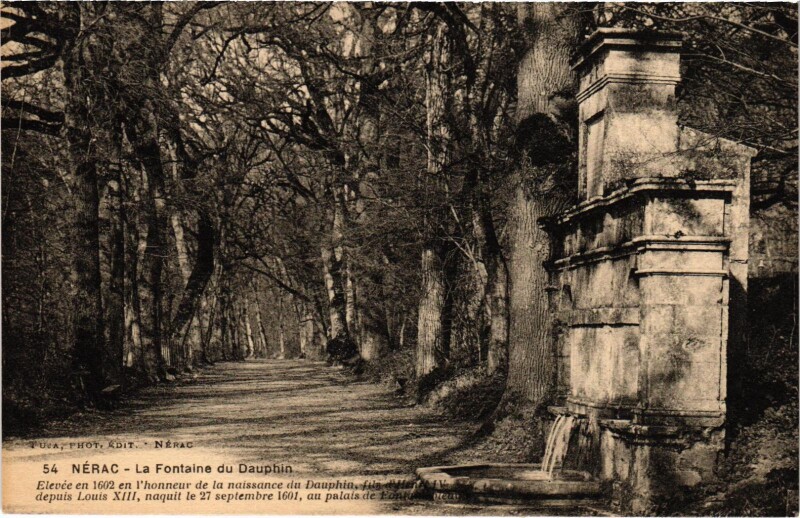 Carte postale ancienne Nerac La Fontaine du Dauphin