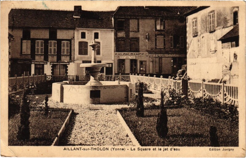 Carte postale ancienne Aillant-sur-Tholon - Le Square et le jet d'eau