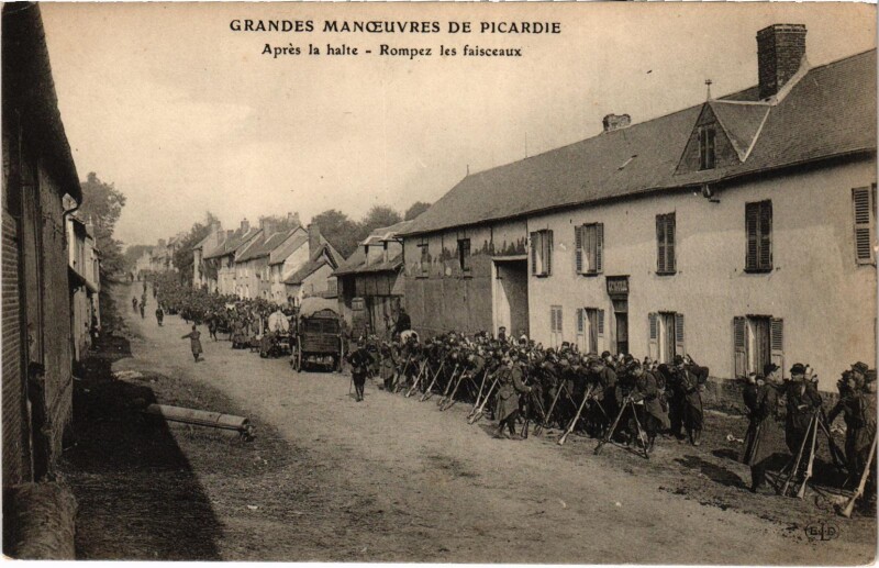 Carte postale ancienne Militaire - Grandes Manoeuvres de Piacerdie Apres la halte