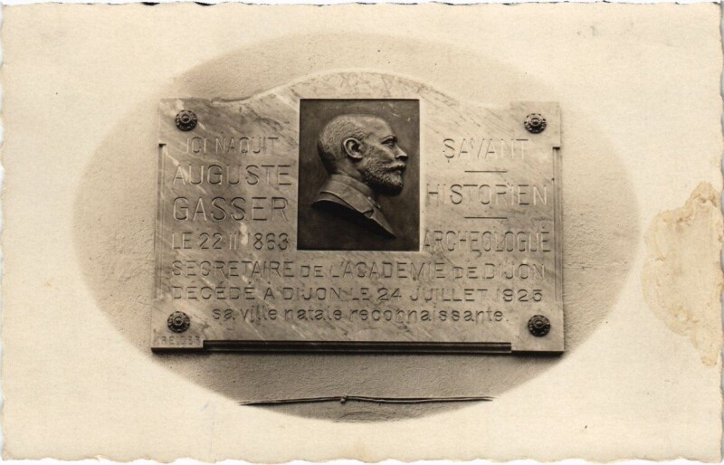 Carte postale ancienne Dijon - Table de Auguste Gasser savant historien à Dijon