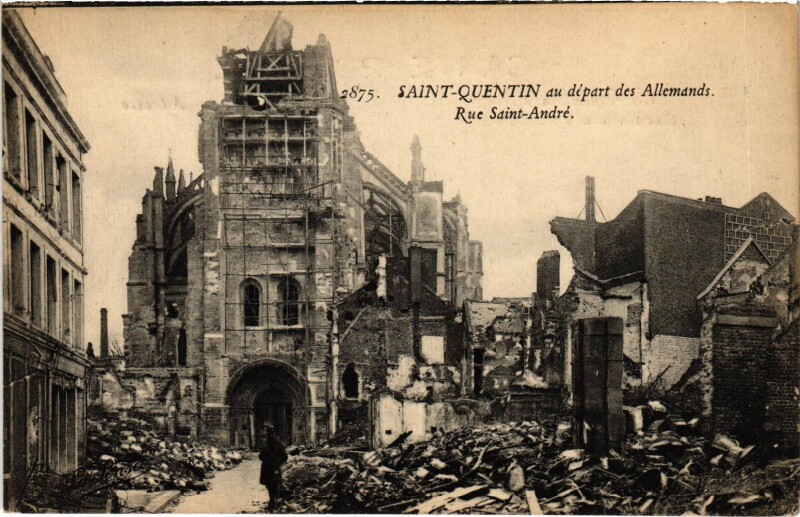 Carte postale ancienne Militaire Saint-Quentin au départ des Allemands à Saint-Quentin