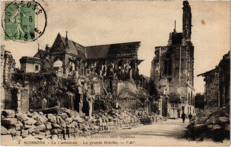 Carte postale ancienne Militaire Soissons - La Cathédrale - La grande Bréche à Soissons