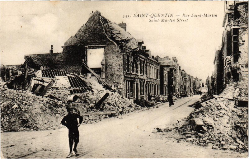 Carte postale ancienne Militaire Saint-Quentin - Rue Saint-Martin à Saint-Quentin