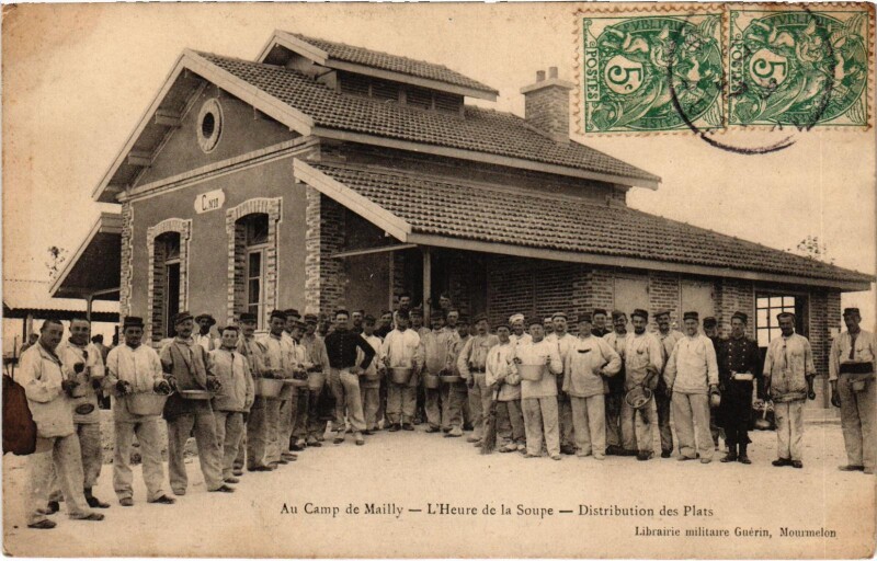 Carte postale ancienne Militaire - Au Camp de Mailly - L'Heure de la Soupe