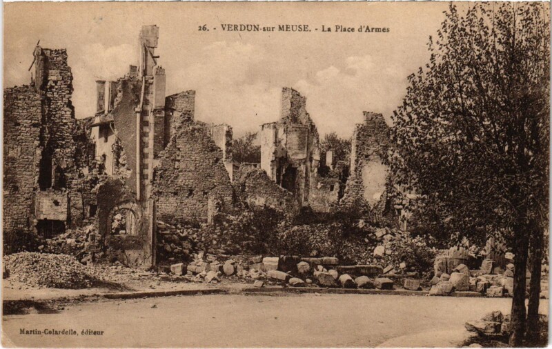 Carte postale ancienne Militaire Verdun - La Place d'Armes à Verdun