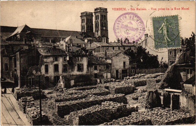 Carte postale ancienne Militaire Verdun - Ses Ruines - Vue prise de la Rue Mazel à Verdun