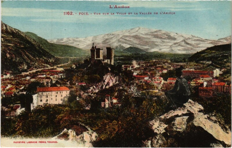 Carte postale ancienne Foix- vue sur la ville et la vallee de l'Ariege France