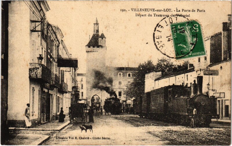 Carte postale ancienne Villeneuve-sur-Lot Porte de Paris Tram du Villereal Tram Vapeur à Villeneuve-sur-Lot