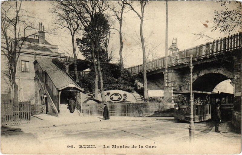 Carte postale ancienne Rueil La Montee de la gare Tram Vapeur