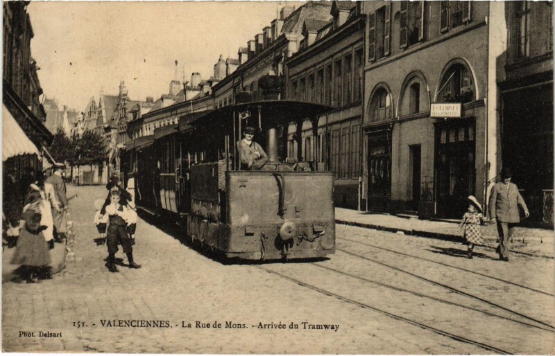 Carte postale ancienne Valenciennes Rue de Mons Tram Vapeur à Valenciennes