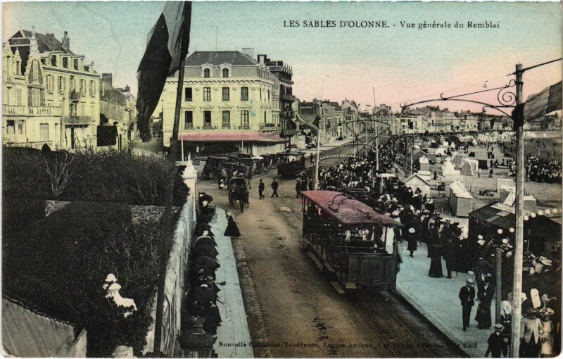 Carte postale ancienne Les Sables D'Olonne Vue generale du Remblai Tram Vapeur aux Sables-d'Olonne