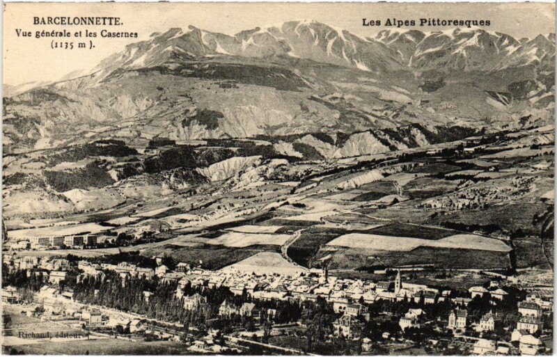 Carte postale ancienne Barcelonnette Vue generale et les Casernes à Barcelonnette