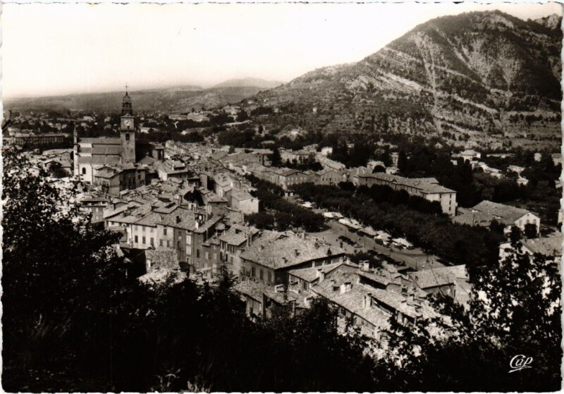 Carte postale ancienne Digne Vue generale et la Place Gassendi