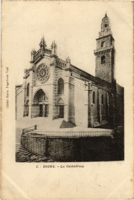 Carte postale ancienne Digne La Cathedrale
