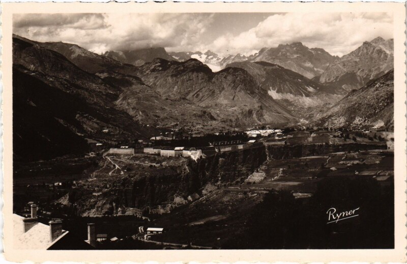 Carte postale ancienne Montdauphin - Vue générale