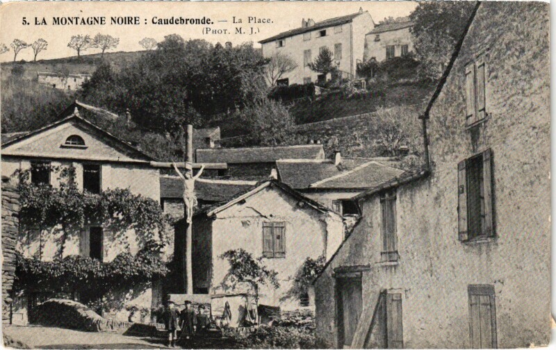 Carte postale ancienne La Montagne Noire - Caudebronde - la Place à Caudebronde