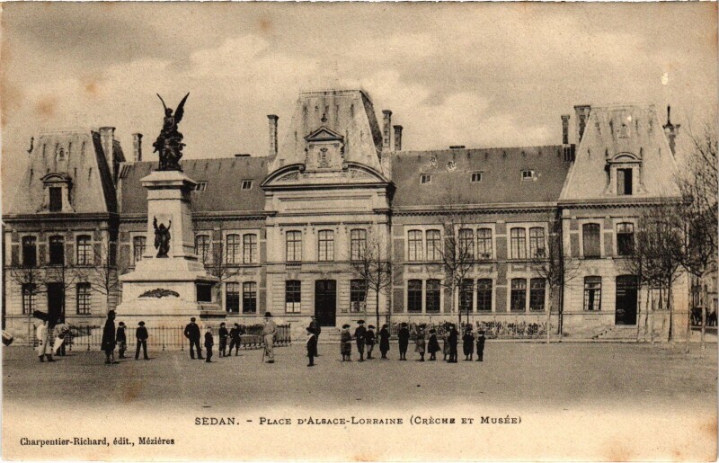 Carte postale ancienne Sedan - Place D'Alsace-Lorraine à Sedan