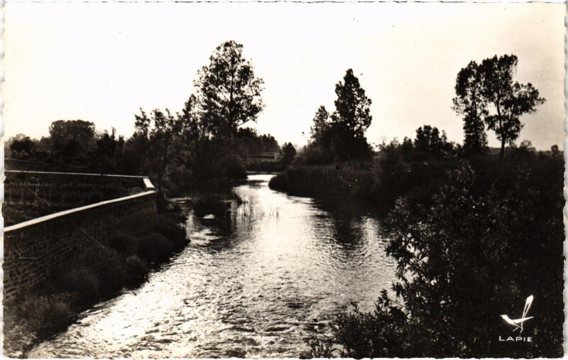 Carte postale ancienne Carignan - La Chiers à Carignan