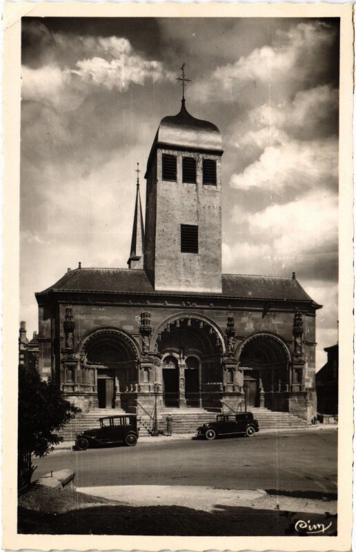 Carte postale ancienne Vouziers - L'Eglise à Vouziers