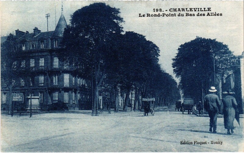 Carte postale ancienne Charleville - Le Rond-Point du Bas des Allées