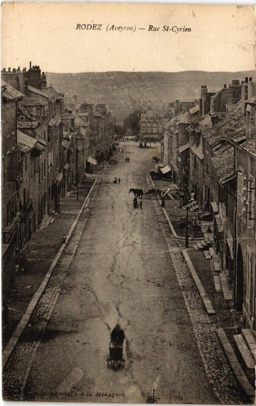 Carte postale ancienne Rodez - Rue Saint-Cyrien à Rodez